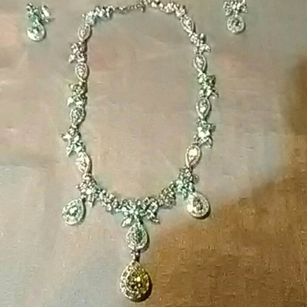 Ladies necklaces with earrings